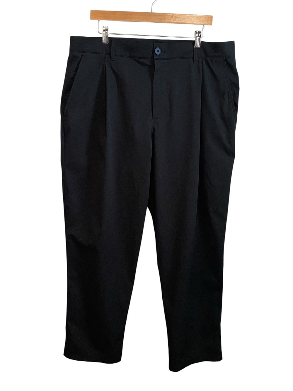 Lululemon Men's Black Woven Classic-Fit Pleated Trouser *Regular Size 38 M5BGYS